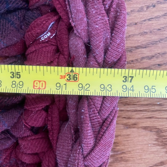 Colorful crocheted Round Rug - Picture 3 of 4